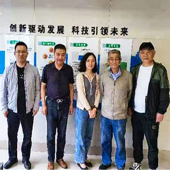 楊德柱董事長陪同方原柏理事長到銅陵市三愛思電子有限公司進行參觀交流